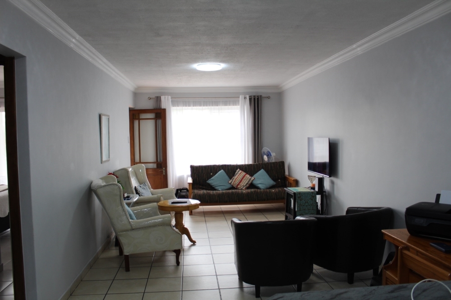 To Let 2 Bedroom Property for Rent in Heiderand Western Cape